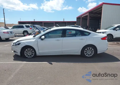 2018 Ford Fusion S z USA, uszkodzony, nr VIN 3FA6P0G73JR211919